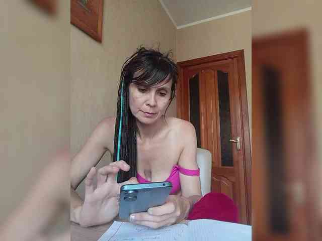 Hellenalonenochka webcam
