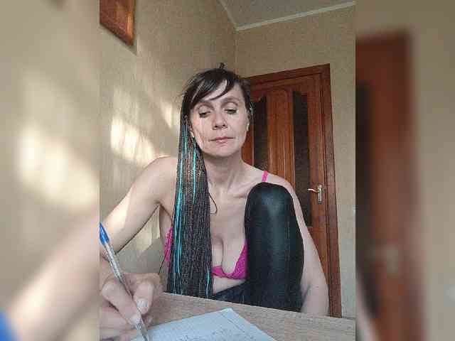 Hellenalonenochka webcam