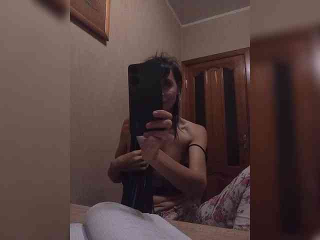 Hellenalonenochka webcam