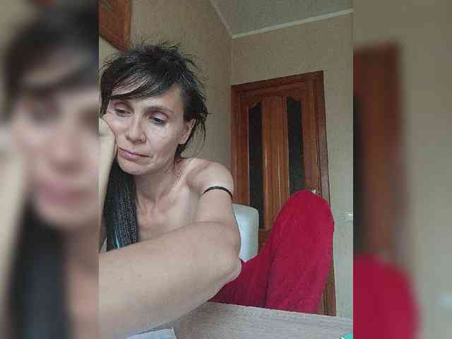 Hellenalonenochka webcam