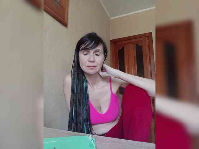 Hellenalonenochka webcam