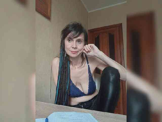 Hellenalonenochka webcam