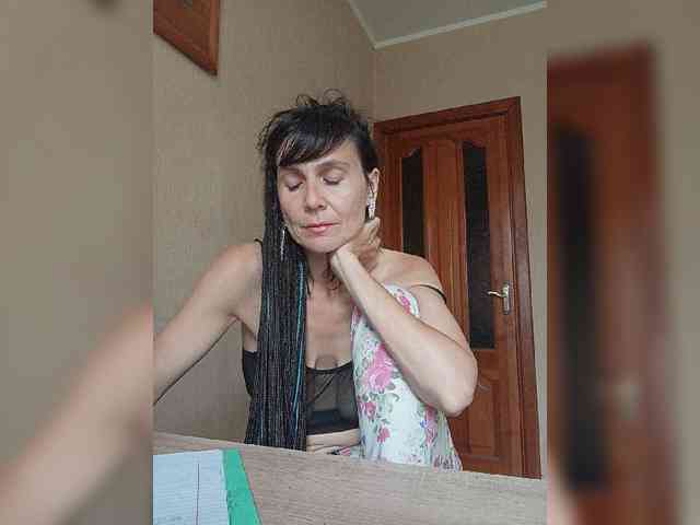 Hellenalonenochka webcam