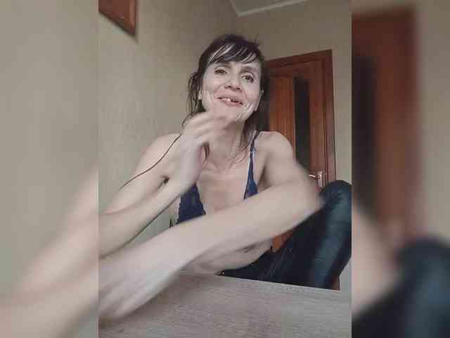 Hellenalonenochka webcam