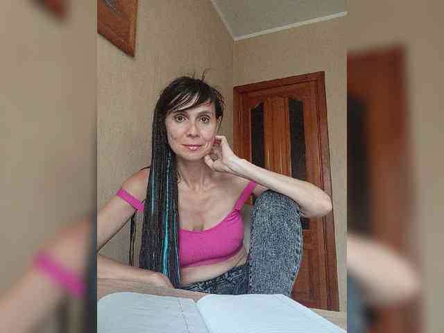 Hellenalonenochka webcam