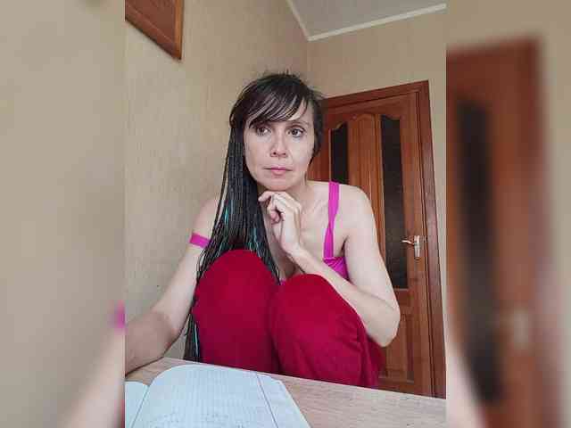 Hellenalonenochka webcam