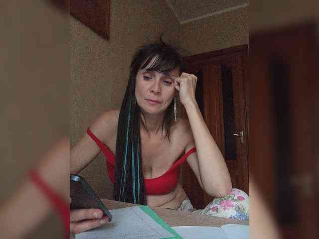 Hellenalonenochka webcam