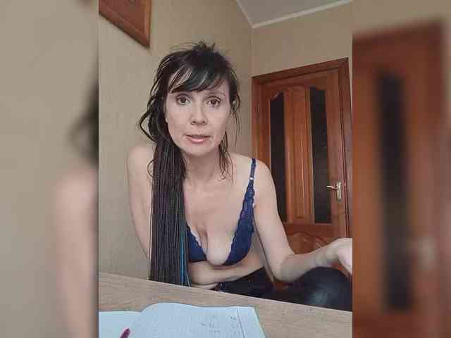 Hellenalonenochka webcam