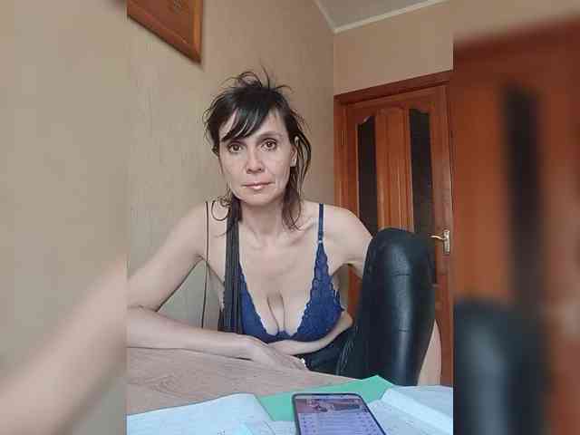 Hellenalonenochka webcam