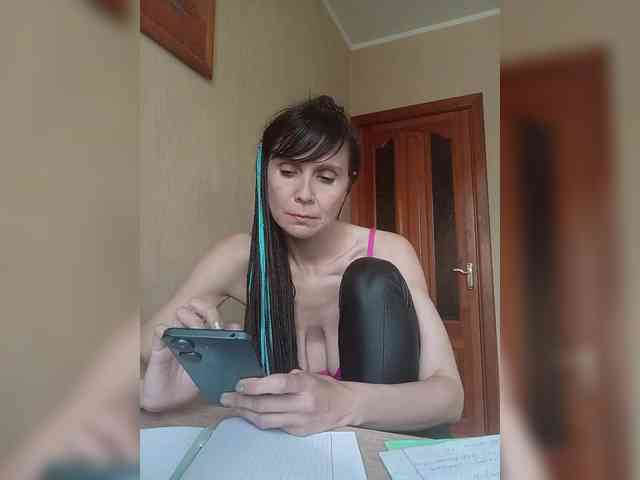Hellenalonenochka webcam