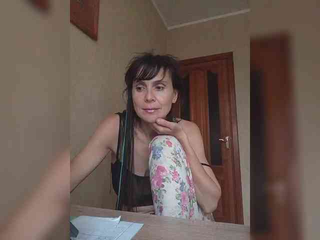 Hellenalonenochka webcam