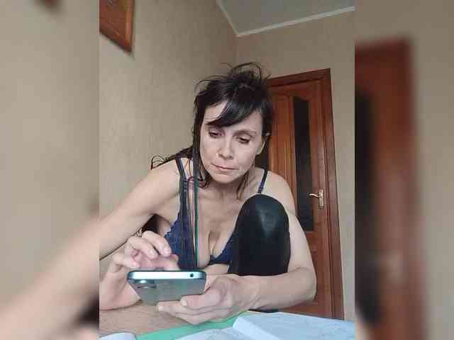 Hellenalonenochka webcam