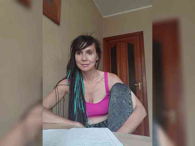 Hellenalonenochka webcam