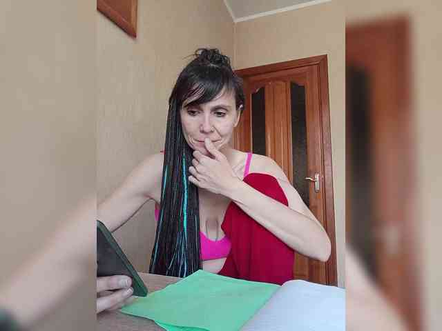 Hellenalonenochka webcam