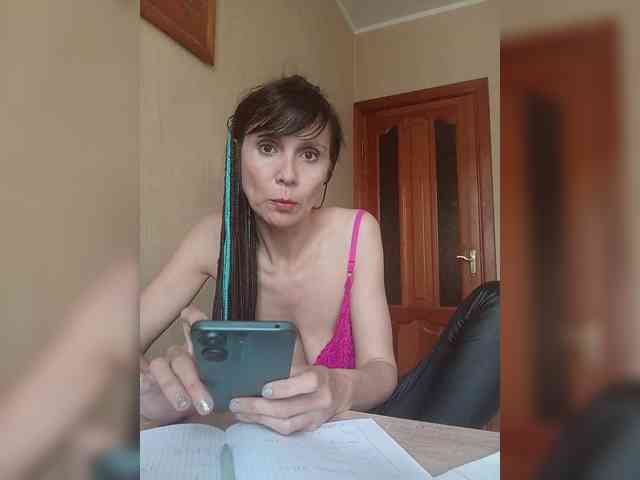 Hellenalonenochka webcam