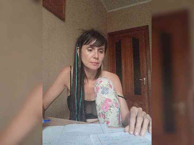 Hellenalonenochka webcam