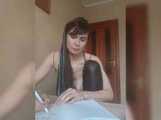 Hellenalonenochka webcam