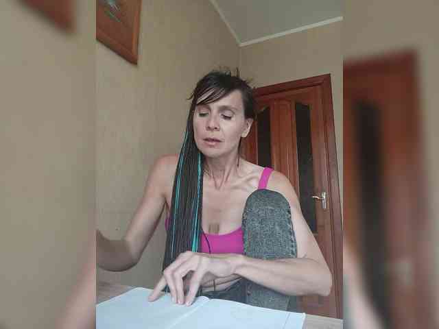 Hellenalonenochka webcam