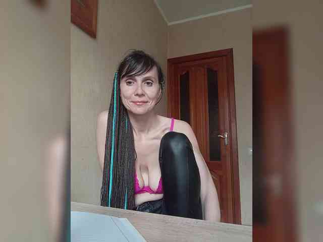 Hellenalonenochka webcam
