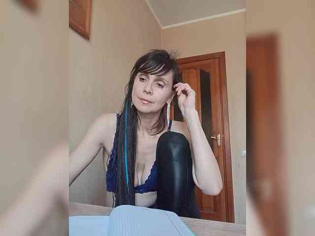 Hellenalonenochka webcam