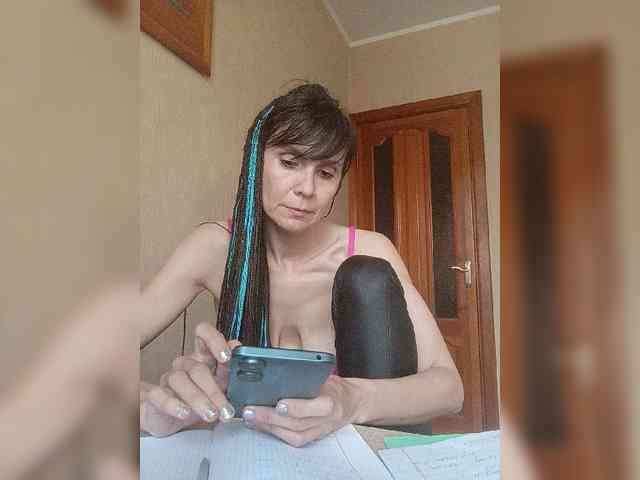Hellenalonenochka webcam