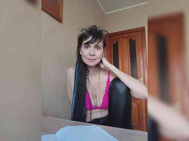 Hellenalonenochka webcam