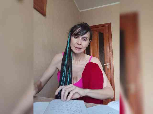 Hellenalonenochka webcam