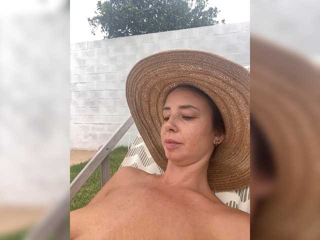le modèle Miss_Milka est en webcam porno dans un show sur le site bongacams, il possède les tags suivants: White/Caucasian,Brunette,Shaved