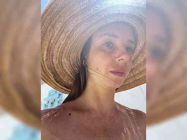 Miss_Milka webcam