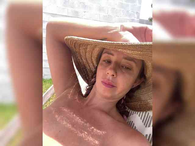 Miss_Milka webcam