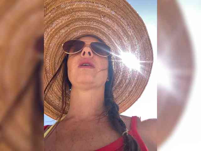 Miss_Milka webcam