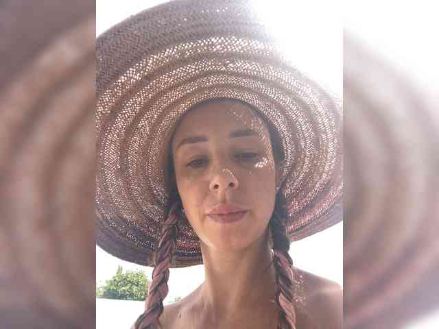 Miss_Milka webcam
