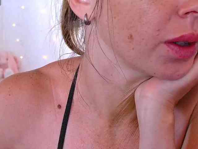 Miss_Milka webcam