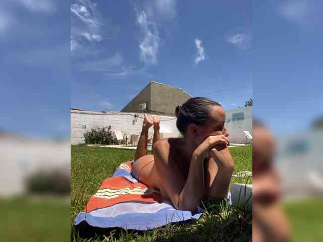 Miss_Milka webcam