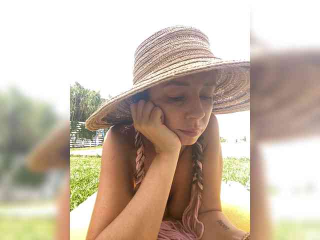 Miss_Milka webcam