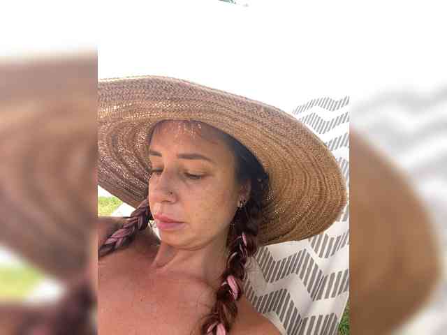 Miss_Milka webcam