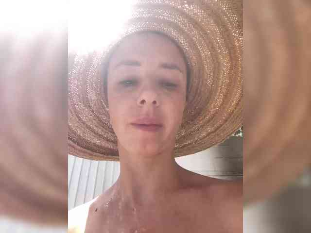 Miss_Milka webcam