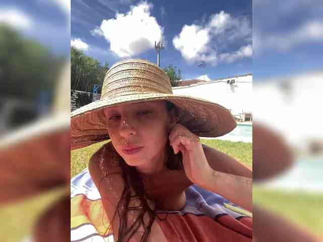 Miss_Milka webcam