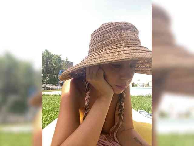 Miss_Milka webcam