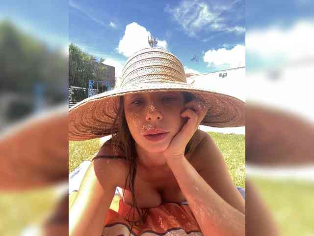 Miss_Milka webcam
