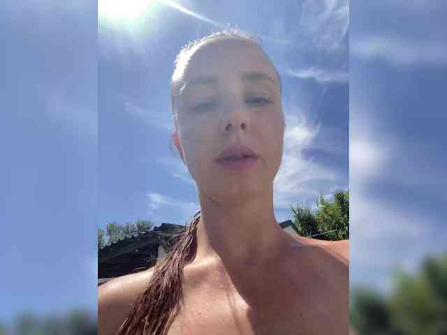 Miss_Milka webcam