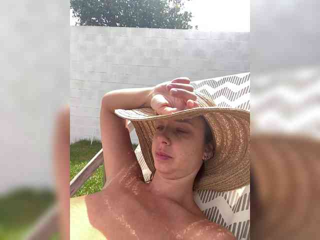 Miss_Milka webcam