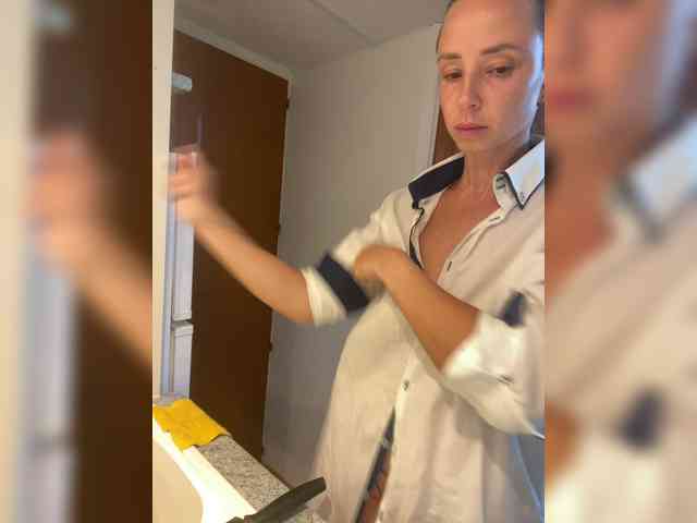 Miss_Milka webcam