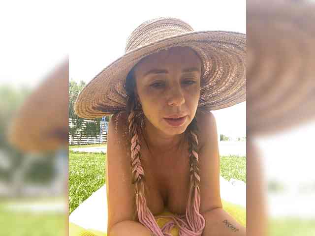 Miss_Milka webcam