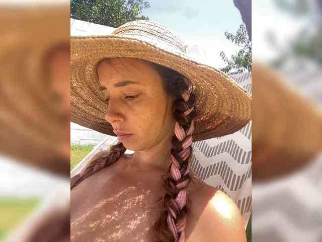 Miss_Milka webcam