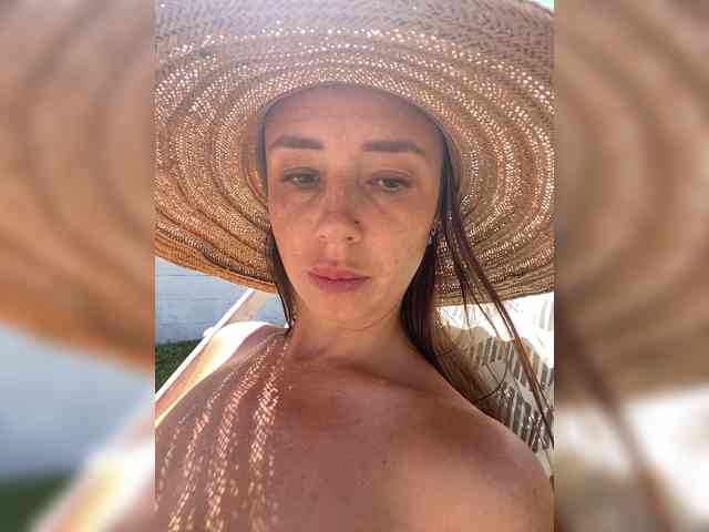 Miss_Milka webcam