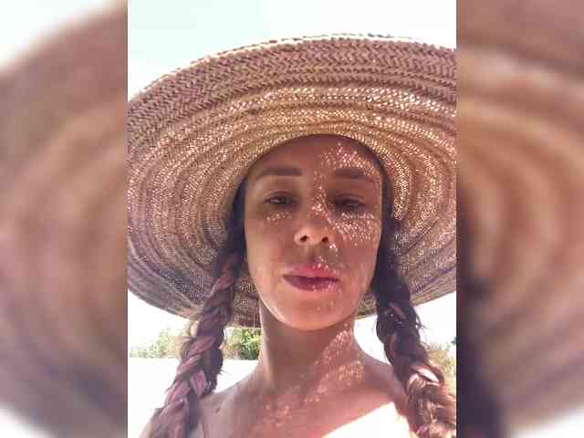 Miss_Milka webcam