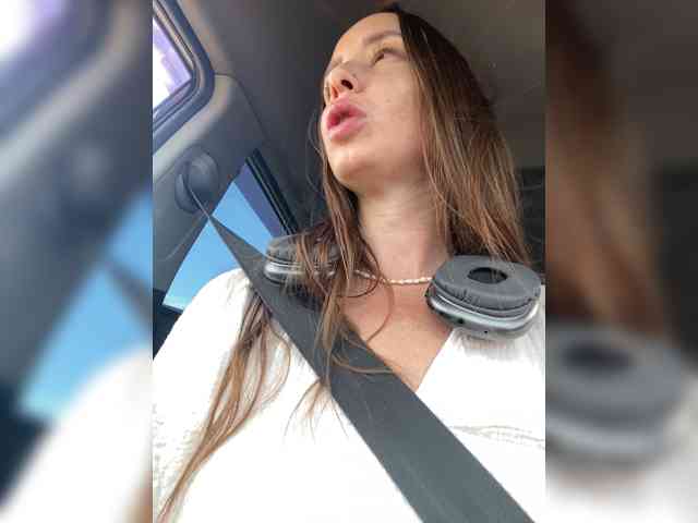 Miss_Milka webcam