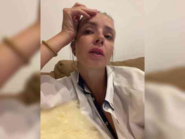 Miss_Milka webcam