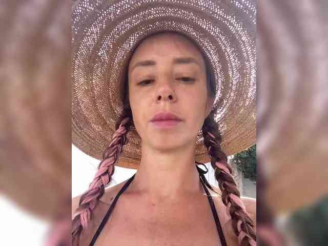 Miss_Milka webcam